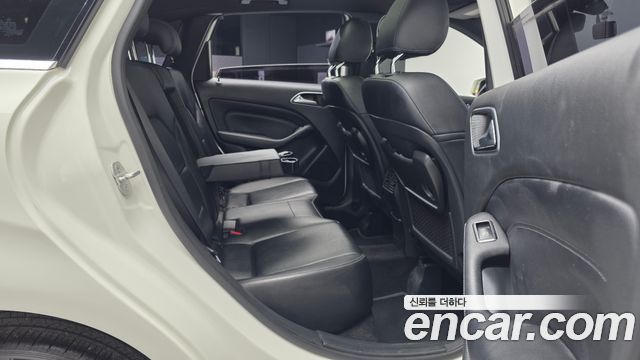 Mercedes-Benz B-Class 2016 — photo 12