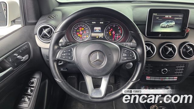 Mercedes-Benz B-Class 2016 — photo 13