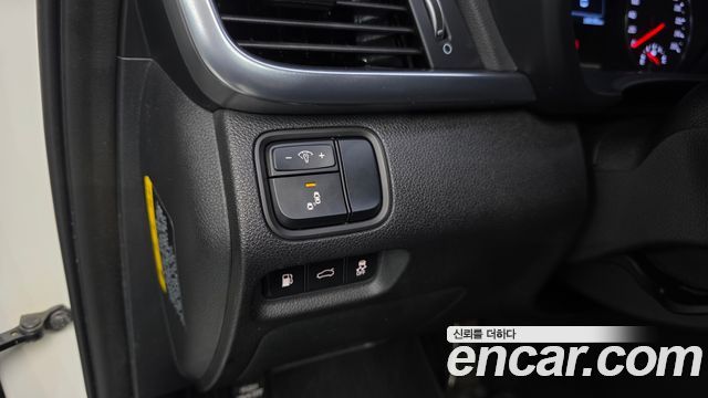 Kia K5 2017 — photo 18