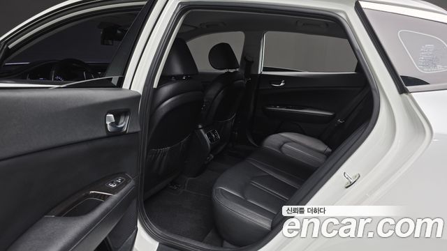 Kia K5 2017 — photo 22
