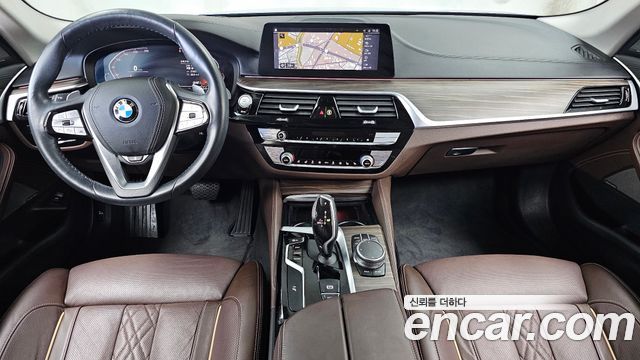 BMW 5-Series 2020 — photo 10
