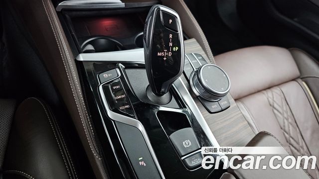 BMW 5-Series 2020 — photo 12