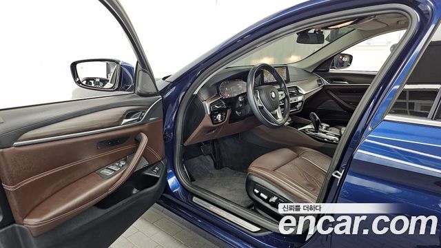 BMW 5-Series 2020 — photo 13