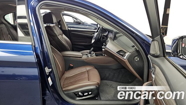 BMW 5-Series 2020 — photo 17