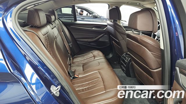 BMW 5-Series 2020 — photo 18