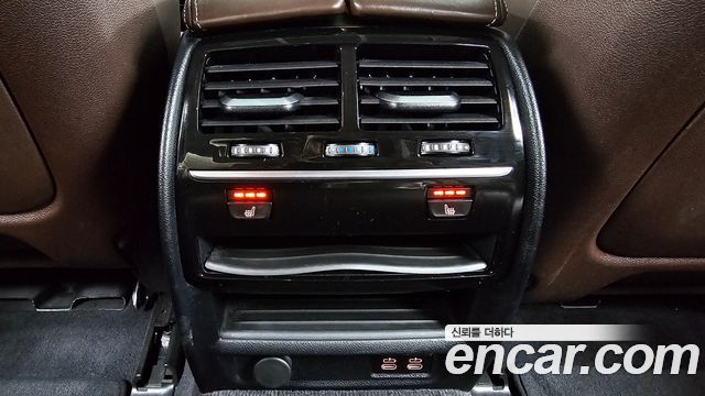 BMW 5-Series 2020 — photo 24