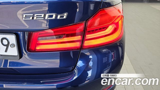 BMW 5-Series 2020 — photo 9