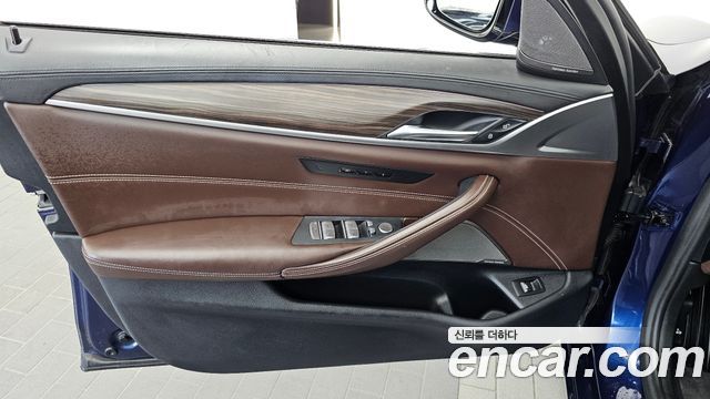 BMW 5-Series 2020 — photo 14