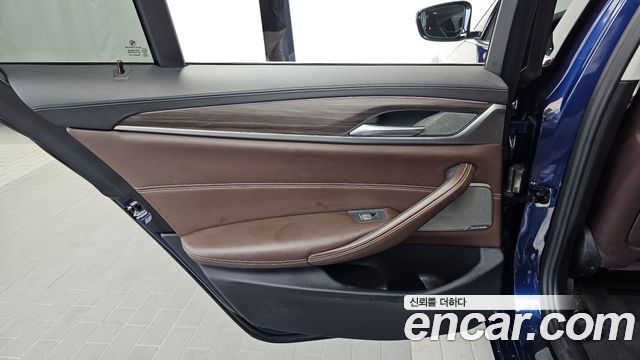 BMW 5-Series 2020 — photo 15