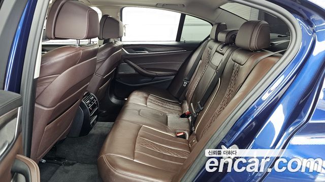 BMW 5-Series 2020 — photo 16