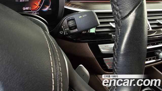 BMW 5-Series 2020 — photo 28