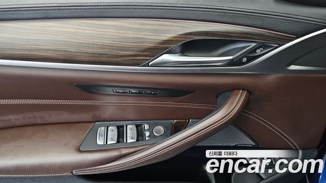 BMW 5-Series 2020 — photo 29
