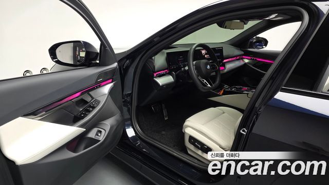 BMW 5-Series 2025 — photo 13
