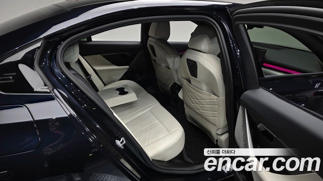 BMW 5-Series 2025 — photo 18