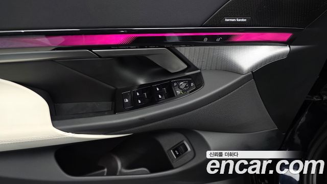 BMW 5-Series 2025 — photo 24