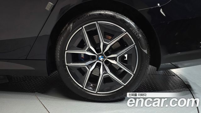 BMW 5-Series 2025 — photo 7