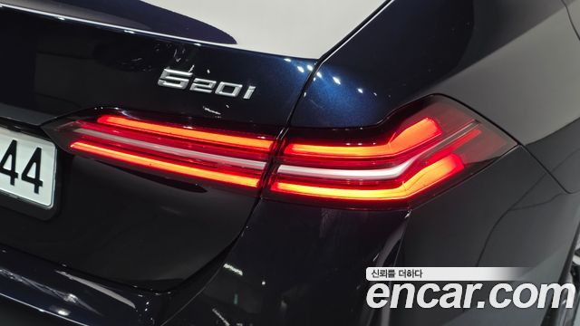 BMW 5-Series 2025 — photo 9