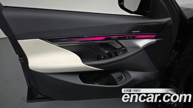 BMW 5-Series 2025 — photo 14