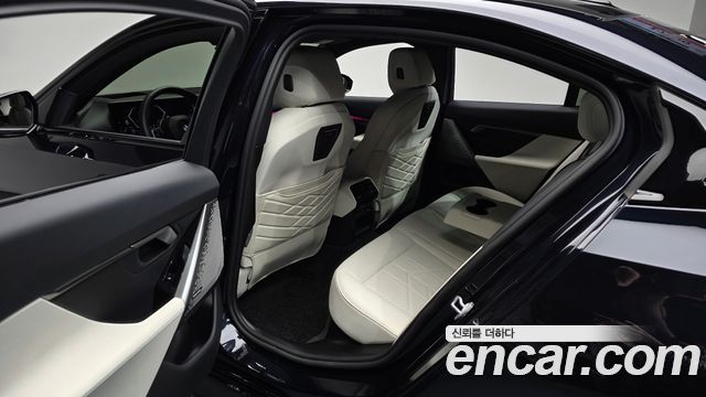 BMW 5-Series 2025 — photo 16