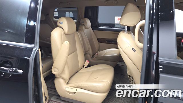 Kia Canival 2015 — photo 12