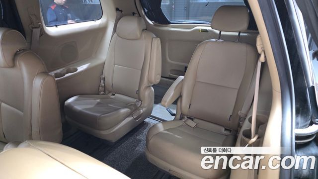 Kia Canival 2015 — photo 13