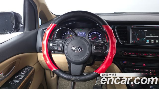 Kia Canival 2015 — photo 14