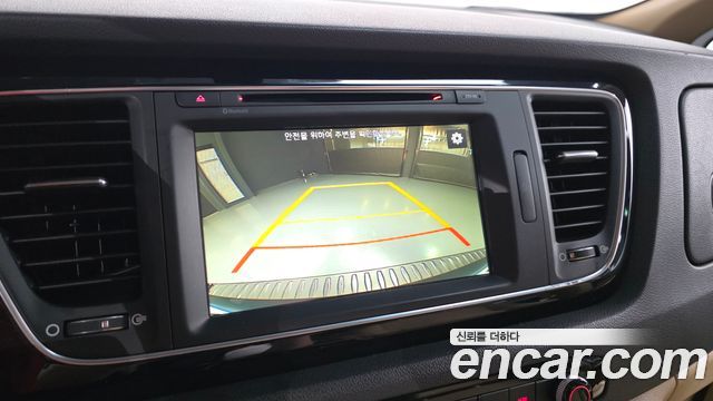 Kia Canival 2015 — photo 16