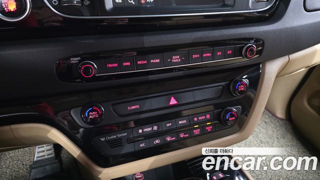 Kia Canival 2015 — photo 17