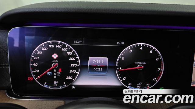 Mercedes-Benz E-Class 2019 — photo 11