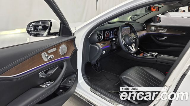 Mercedes-Benz E-Class 2019 — photo 13
