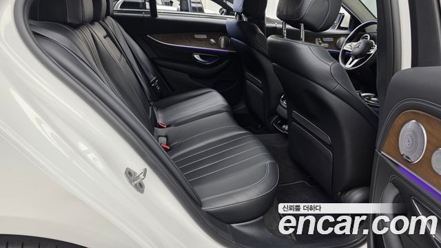 Mercedes-Benz E-Class 2019 — photo 17