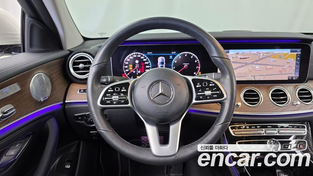Mercedes-Benz E-Class 2019 — photo 18