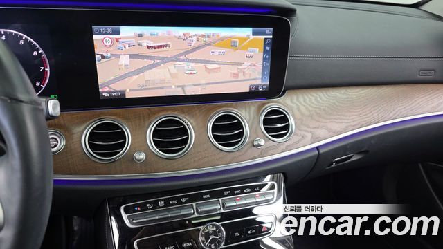 Mercedes-Benz E-Class 2019 — photo 19