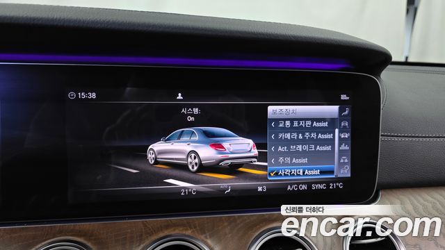 Mercedes-Benz E-Class 2019 — photo 21