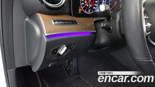 Mercedes-Benz E-Class 2019 — photo 23