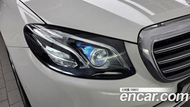 Mercedes-Benz E-Class 2019 — photo 8