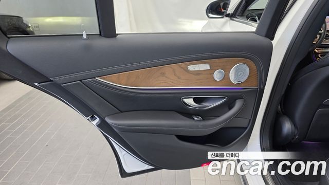 Mercedes-Benz E-Class 2019 — photo 15