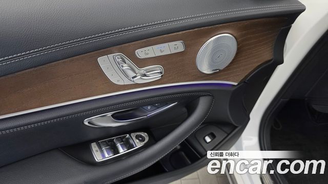 Mercedes-Benz E-Class 2019 — photo 29