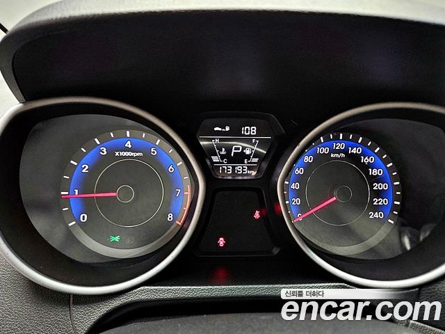 Hyundai AVANTE 2016 — photo 8
