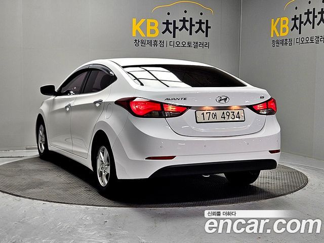 Hyundai AVANTE 2016 — photo 11