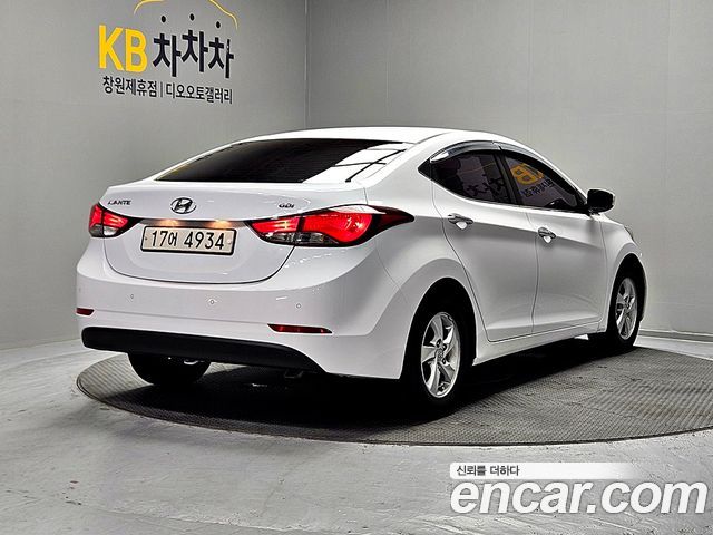 Hyundai AVANTE 2016 — photo 12