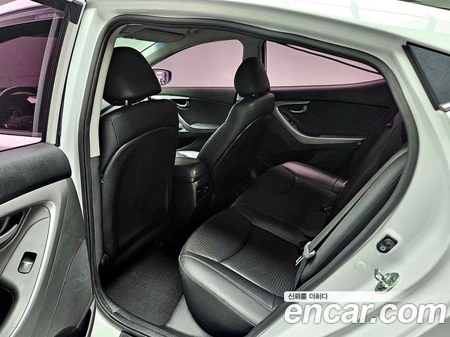Hyundai AVANTE 2016 — photo 14