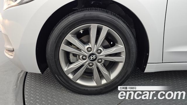 Hyundai AVANTE 2017 — photo 5