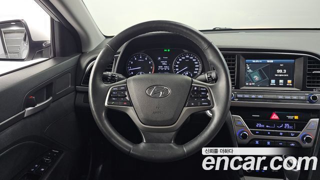 Hyundai AVANTE 2017 — photo 12