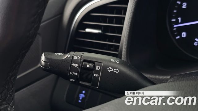 Hyundai AVANTE 2017 — photo 19