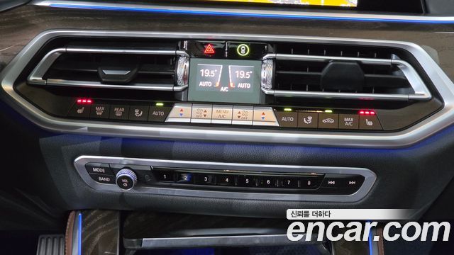 BMW X5 2022 — photo 28