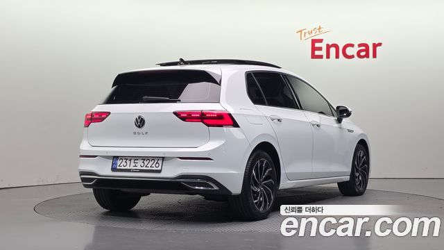 Volkswagen Golf 2023 — photo 2