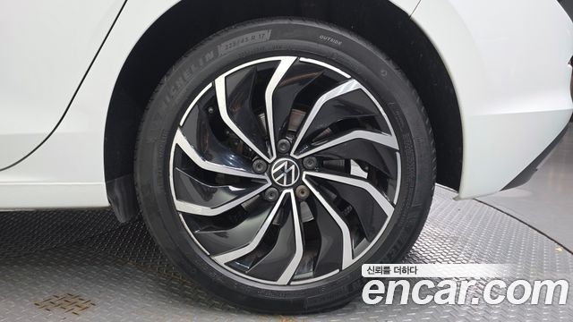Volkswagen Golf 2023 — photo 5