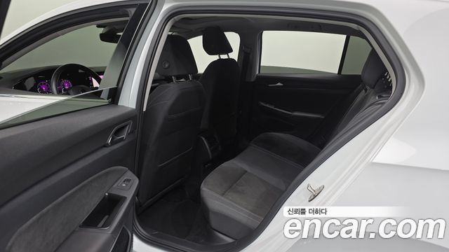 Volkswagen Golf 2023 — photo 22