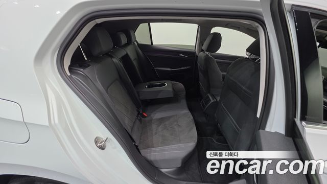 Volkswagen Golf 2023 — photo 23